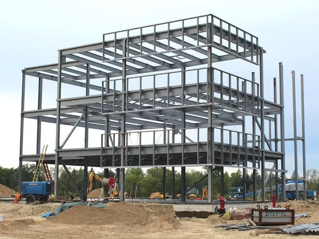 Edificio residencial con estructura de acero